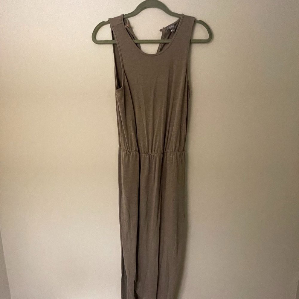 High low brown maxi dress; key hole back; good condition